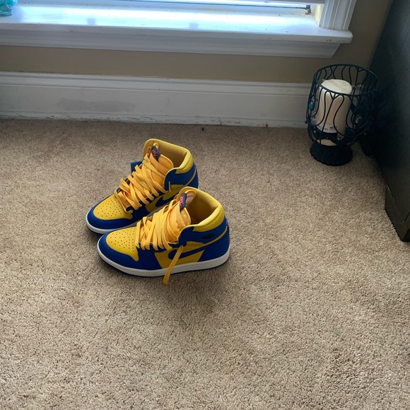 2023
Wmns Air Jordan 1 Retro High OG 'Reverse Laney' - Picture 1 of 6